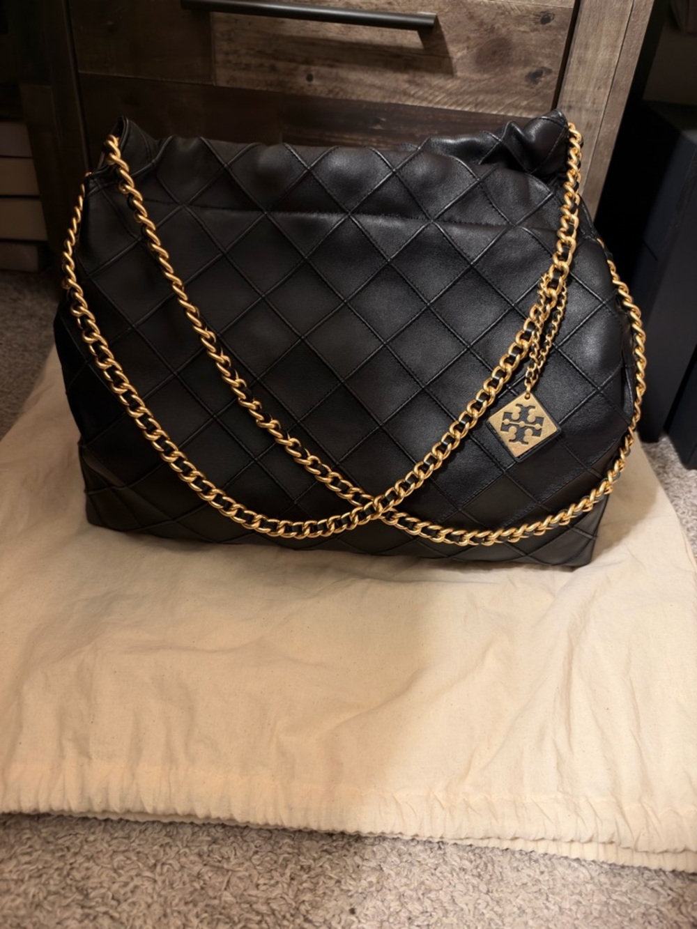 Tory Burch Black Quilted Shoulder Bag with Gold Chain - Picture 2 of 9